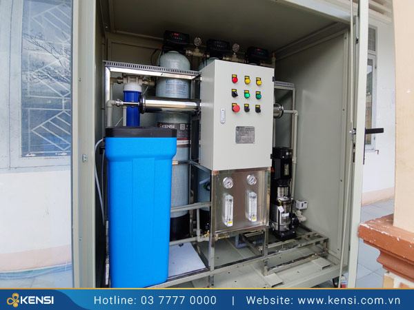 Hệ thống lọc nước công nghiệp RO có tủ bảo vệ