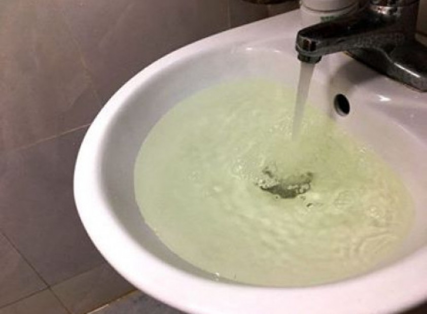 Những lo ngại của dân chung cư khi phải sử dụng nước sinh hoạt bẩn