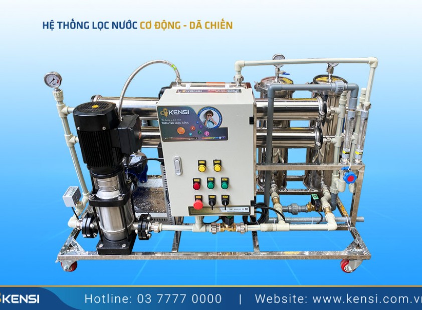 Máy lọc nước dã chiến có công suất tối đa là bao nhiêu?