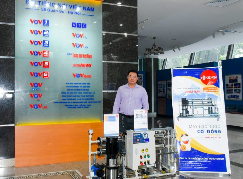Tekcom trao tặng hệ thống lọc nước cơ động cho VOV phục vụ bà con vùng lũ
