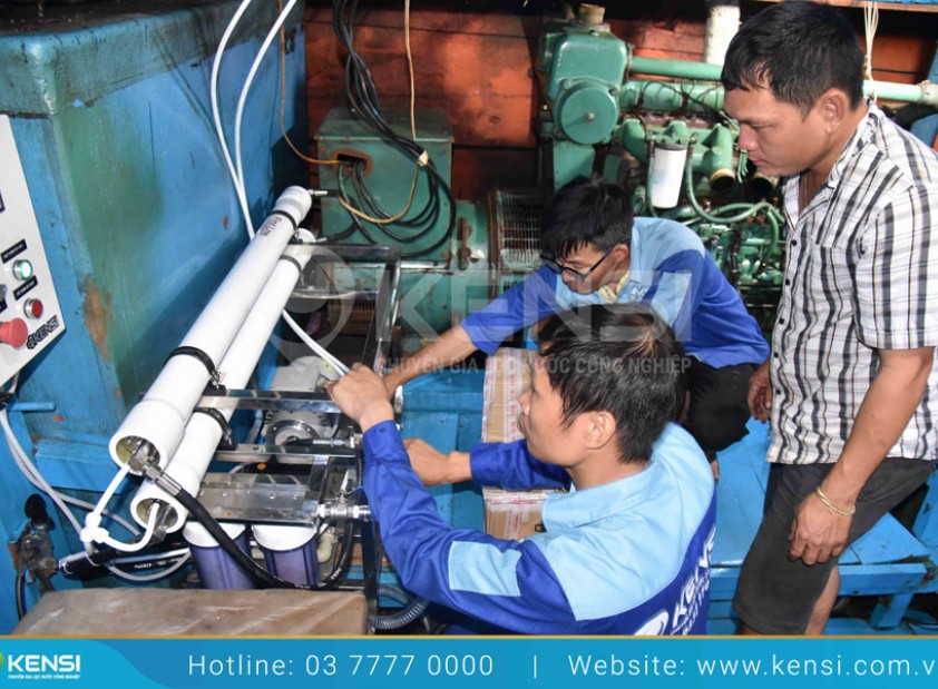 Lắp đặt 5 máy lọc nước biển cho tàu cá ngư dân tại đảo Phú Quý