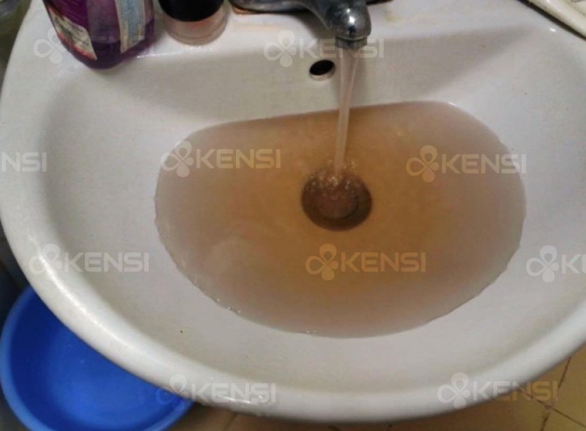 Nước máy bị vàng: Cách xử lý bằng máy lọc nước RO công nghiệp