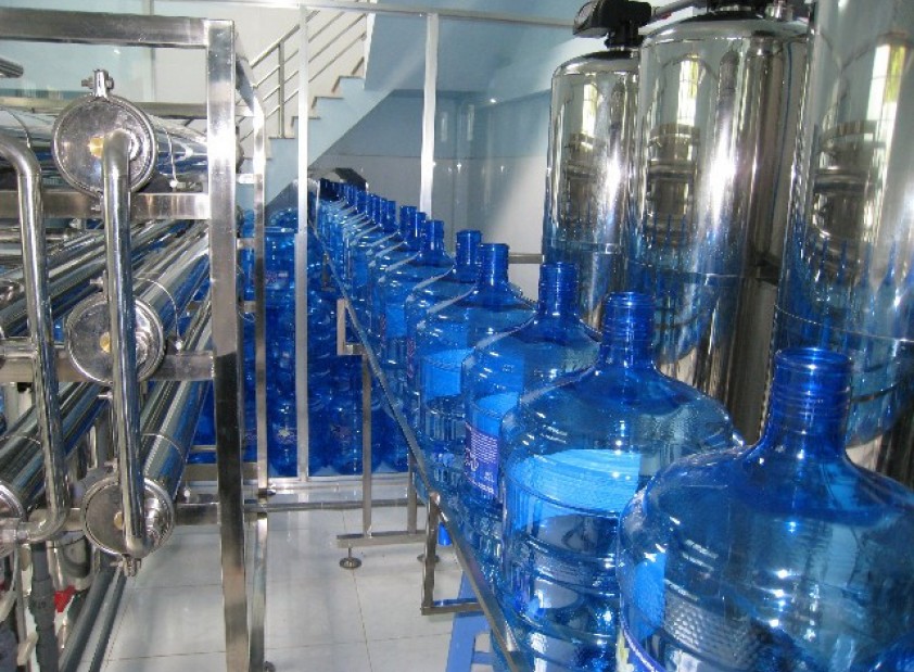 Bảo dưỡng dây chuyền máy lọc nước công nghiệp RO sản xuất nước đóng bình
