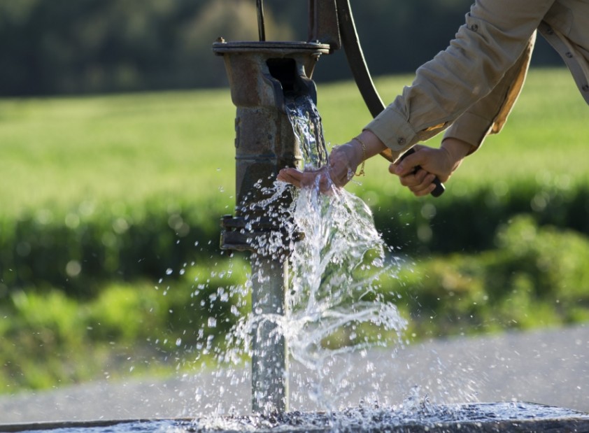Dùng trực tiếp nước giếng khoan tốt không, tại sao nên lắp hệ thống lọc nước công nghiệp RO