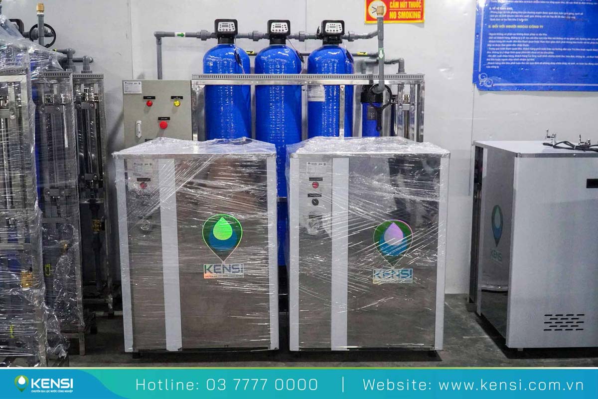 Tekcom chuẩn bị hàng để lắp đặt máy lọc nước cho trường học