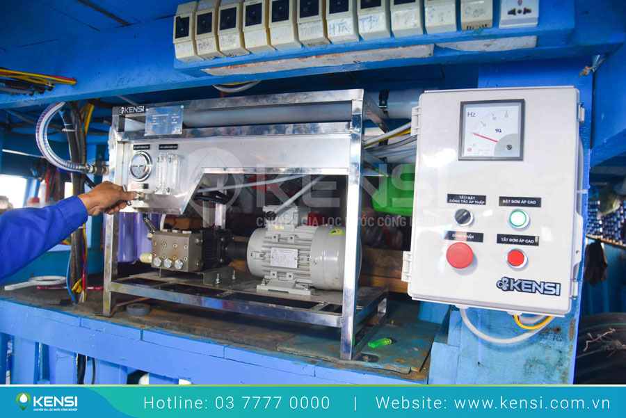 Máy lọc nước biển 160L/h giúp đảm bảo nguồn nước sạch cho tàu cá ngư dân