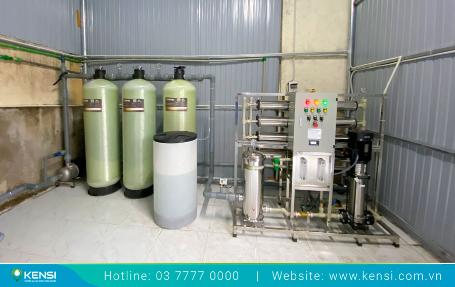 Thiết kế máy lọc nước công nghiệp RO 2000L/h với 3 cột lọc chứa vật liệu chuyên dụng