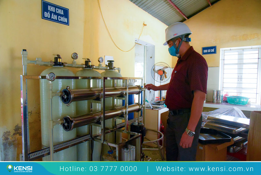 Máy lọc nước công nghiệp RO 250L/h cho trường học