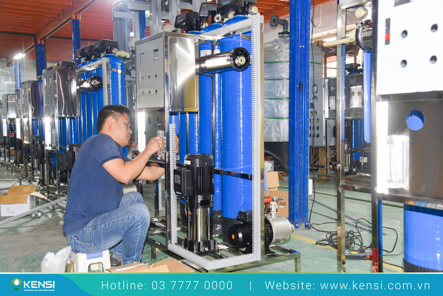 Trực tiếp đội ngũ kỹ thuật Tekcom lắp ráp hệ thống