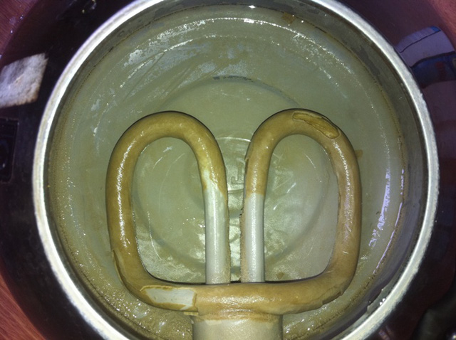 Nguồn nước nhiễm đá vôi xuất hiện các cặn trắng