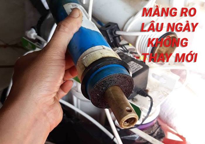 Cáu cặn bẩn cản trở khả năng lọc của màng RO