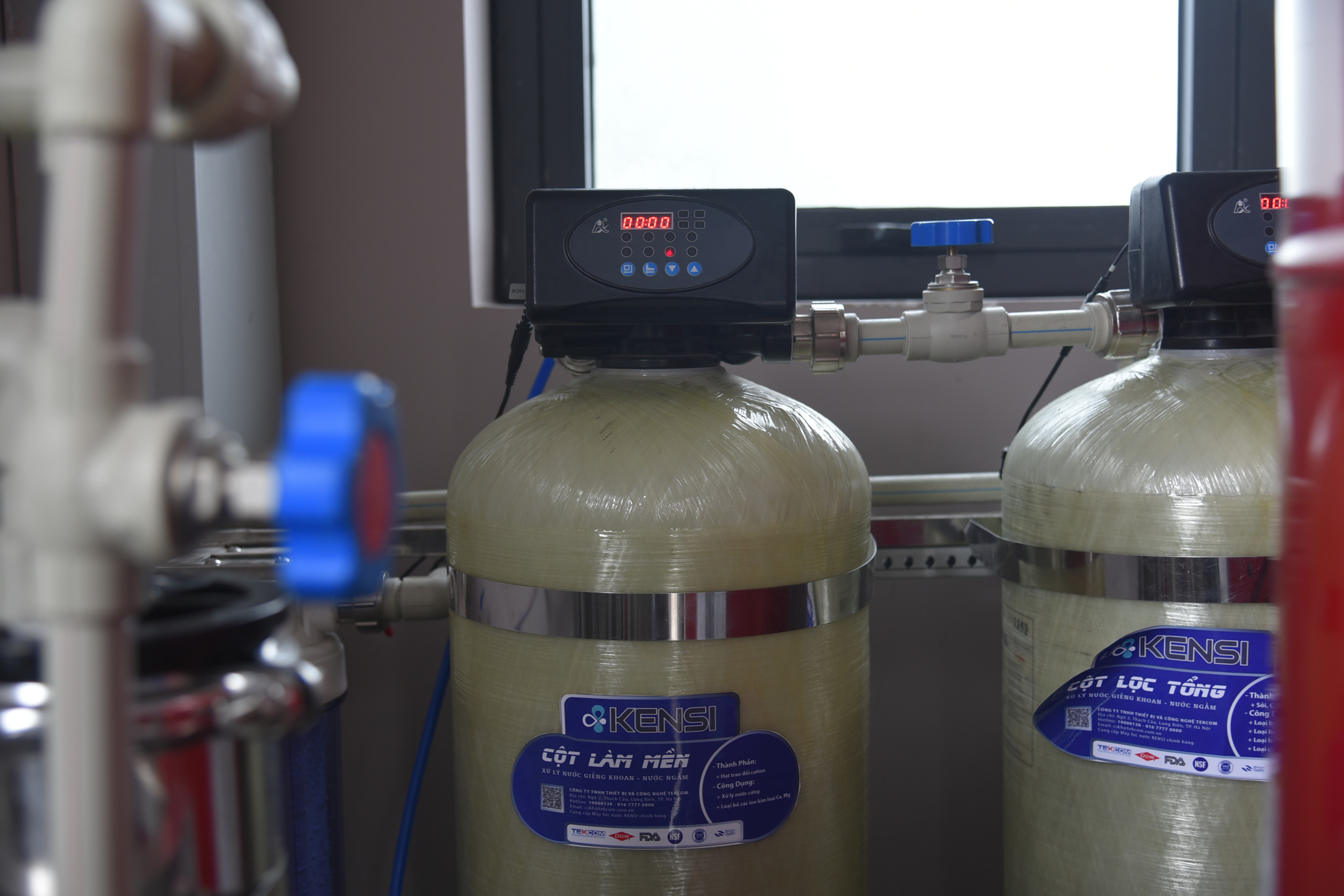 Tekcom thi công lắp đặt hệ thống máy lọc nước công nghiệp lắp đặt cho nhà thông minh kết hợp thiết bị làm nóng nước và bình áp tích công suất lớn của Italy