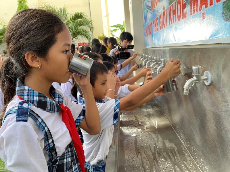 Nước sạch cho các em học sinh